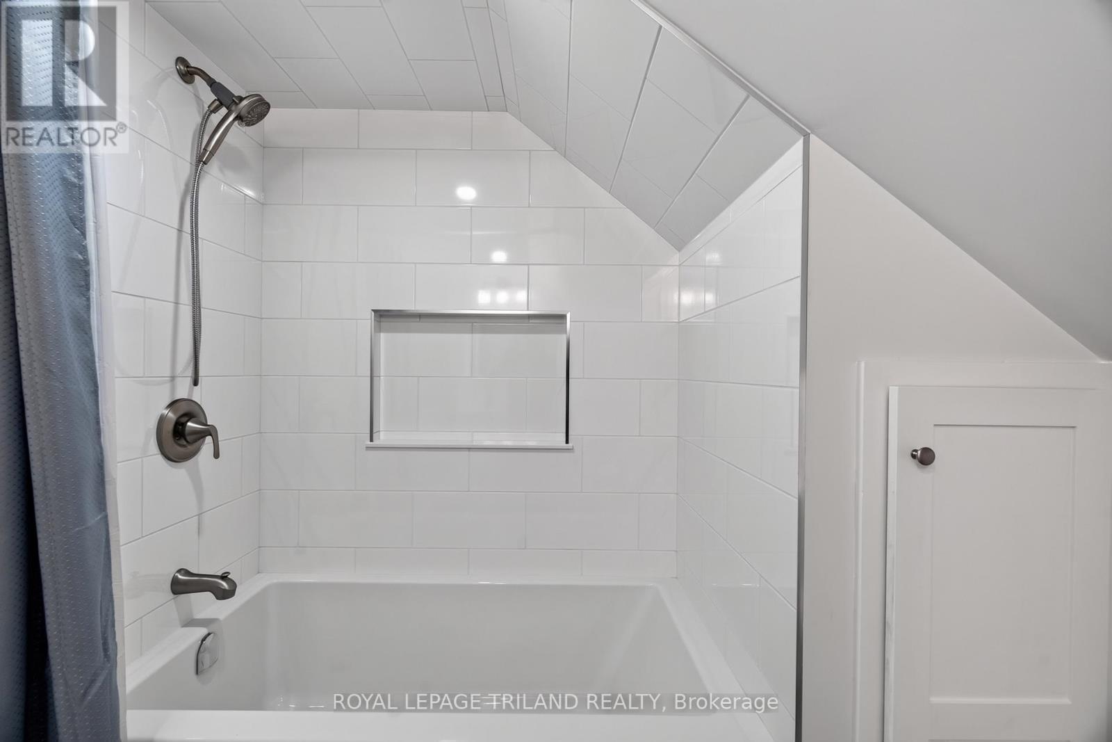 6374 Falconbridge Drive, Southwest Middlesex, Ontario  N0L 1A0 - Photo 26 - X13780866
