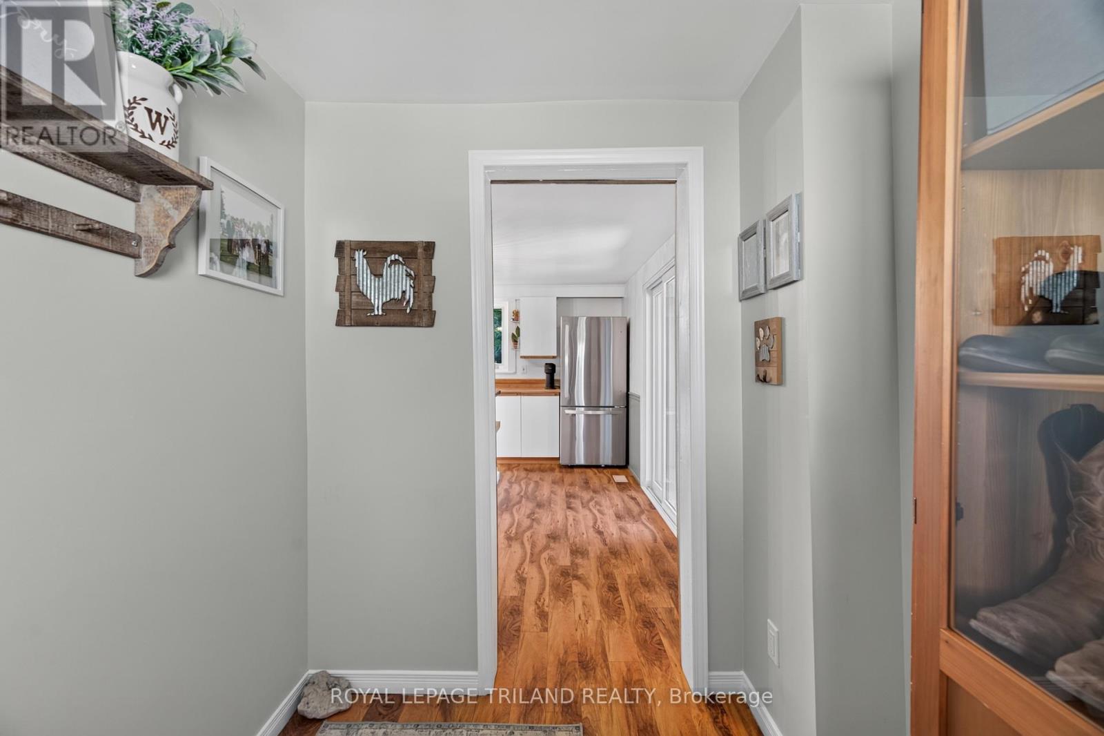 6374 Falconbridge Drive, Southwest Middlesex, Ontario  N0L 1A0 - Photo 7 - X13780866