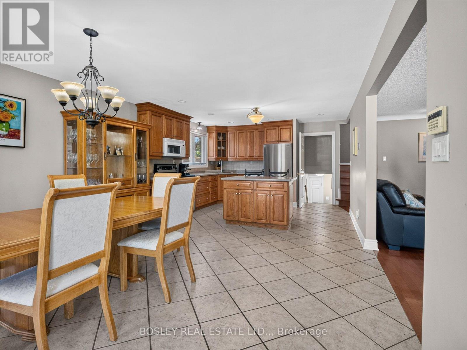 5 Bendingroad Crescent, St. Catharines (Lakeport), Ontario L2N 5R4 - Photo 4 - X13780908