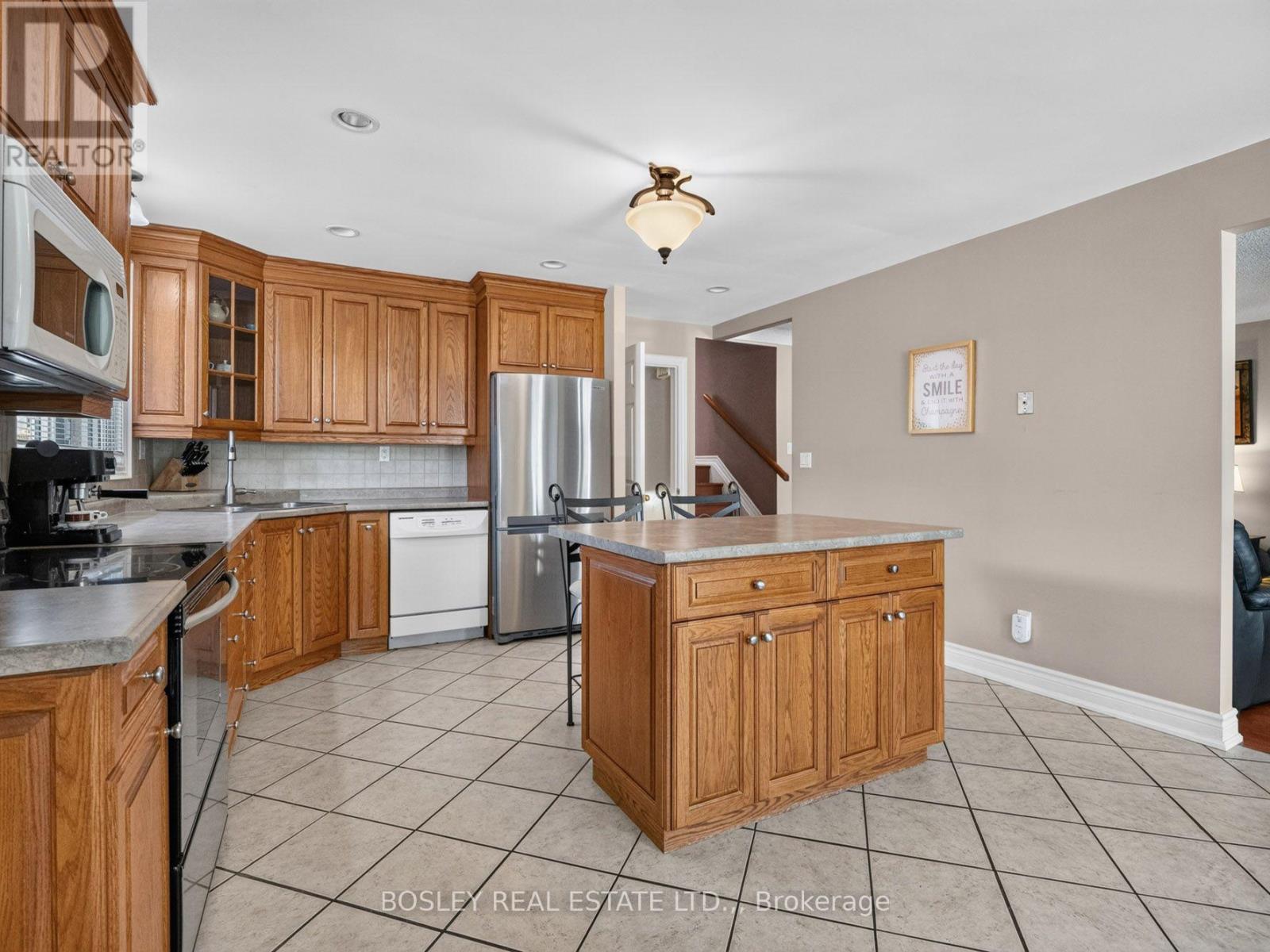 5 Bendingroad Crescent, St. Catharines (Lakeport), Ontario L2N 5R4 - Photo 5 - X13780908