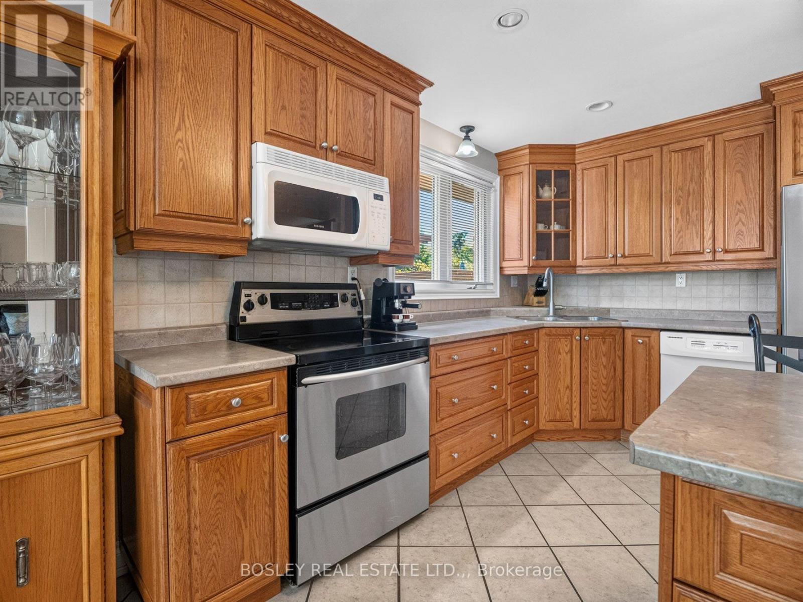 5 Bendingroad Crescent, St. Catharines (Lakeport), Ontario L2N 5R4 - Photo 6 - X13780908