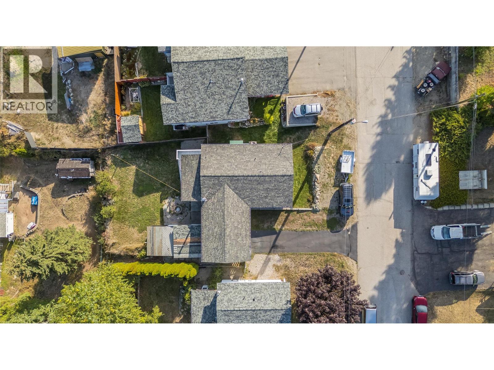 1762 First Street, Fruitvale, British Columbia  V0G 1L0 - Photo 2 - 10400194