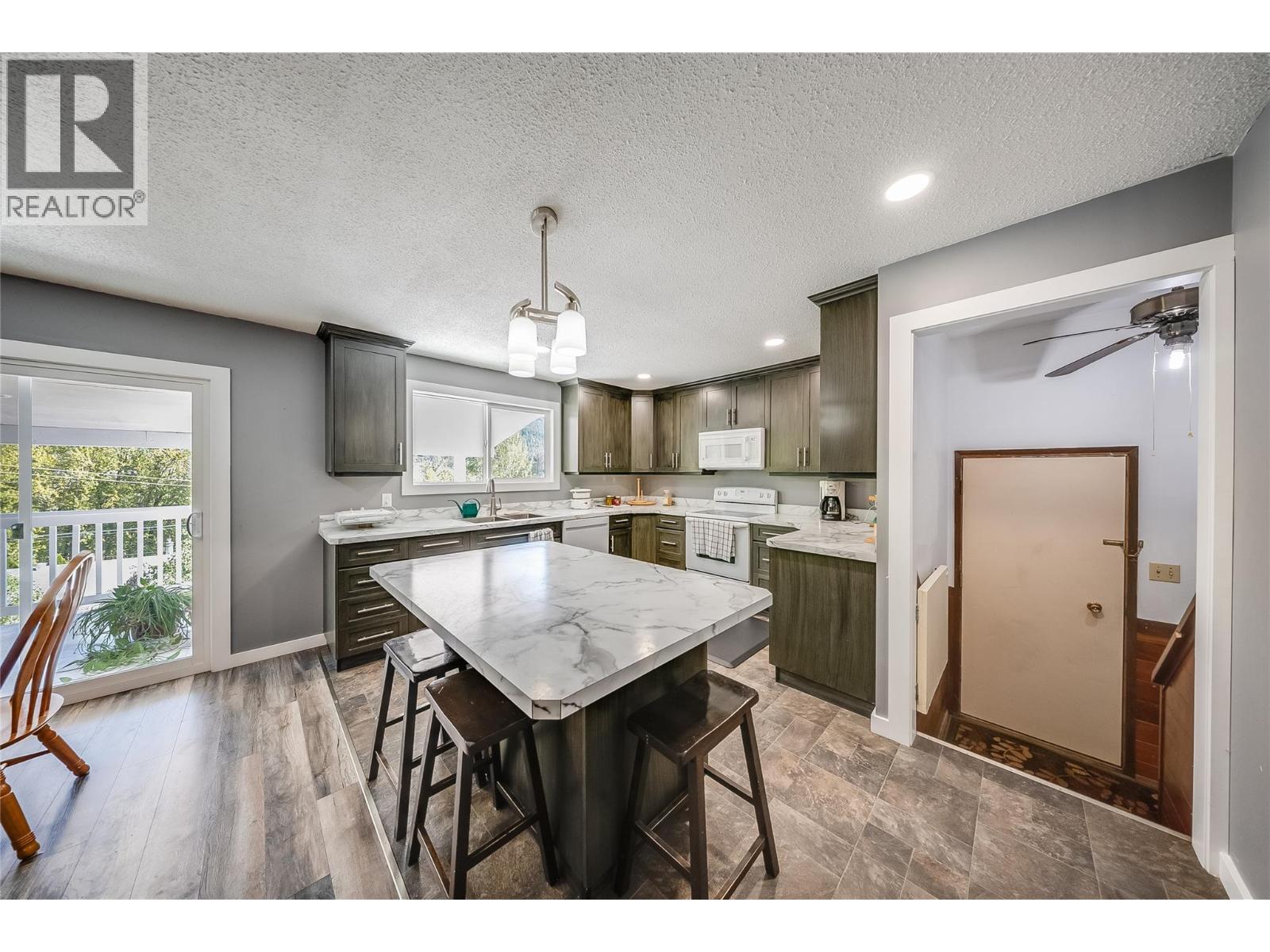 1762 First Street, Fruitvale, British Columbia  V0G 1L0 - Photo 17 - 10400194