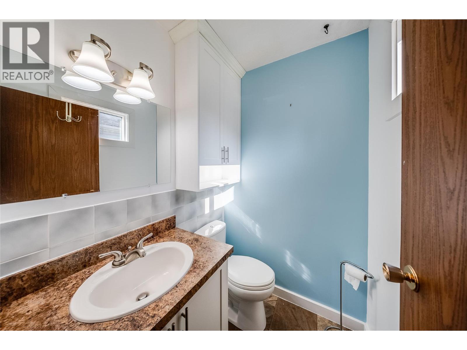 1762 First Street, Fruitvale, British Columbia  V0G 1L0 - Photo 12 - 10400194