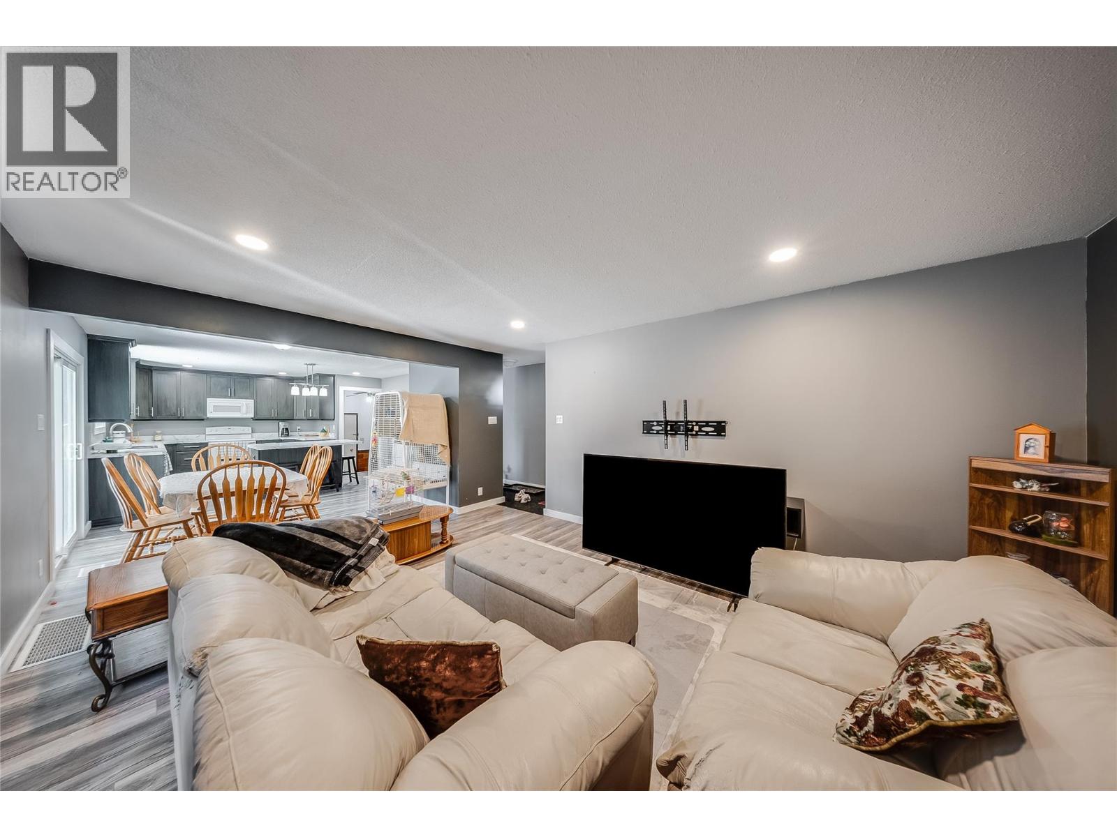 1762 First Street, Fruitvale, British Columbia  V0G 1L0 - Photo 8 - 10400194