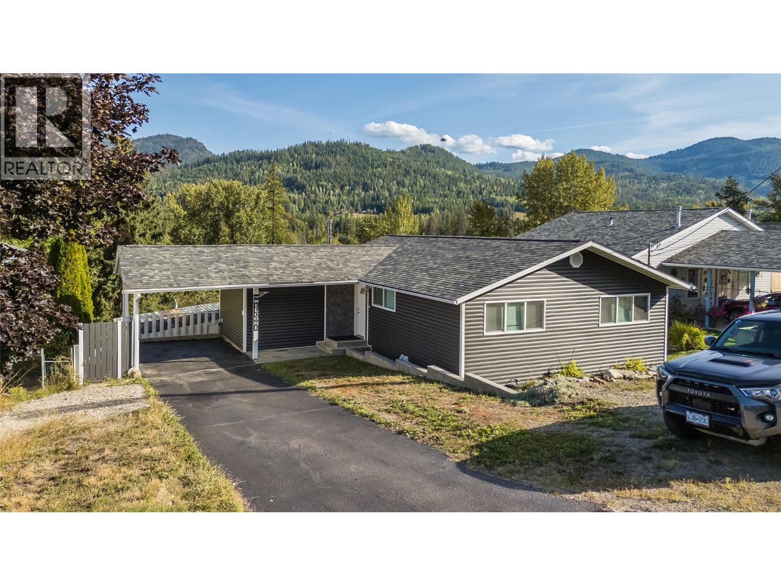1762 First Street, Fruitvale, British Columbia  V0G 1L0 - Photo 1 - 10400194