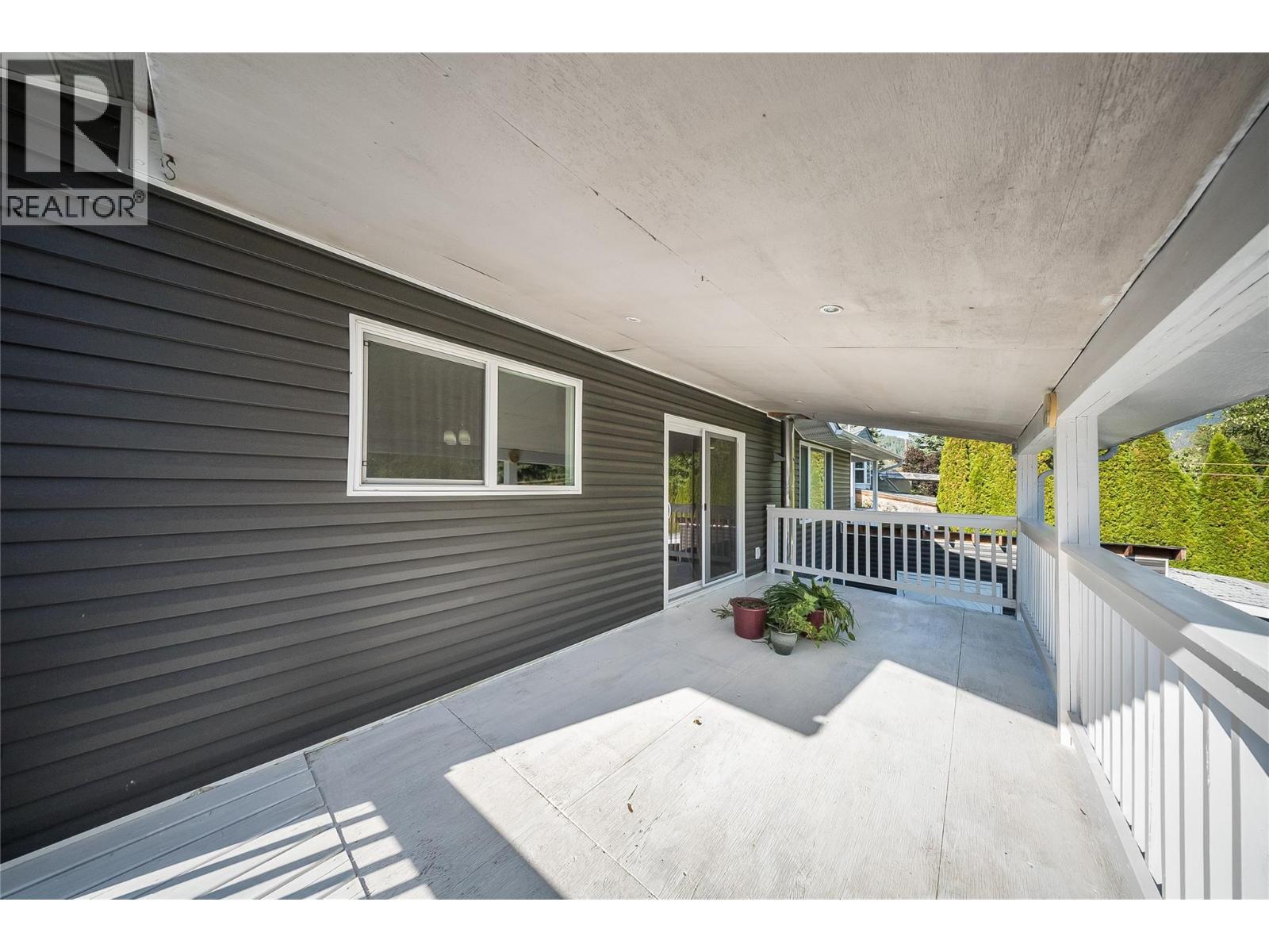1762 First Street, Fruitvale, British Columbia  V0G 1L0 - Photo 30 - 10400194