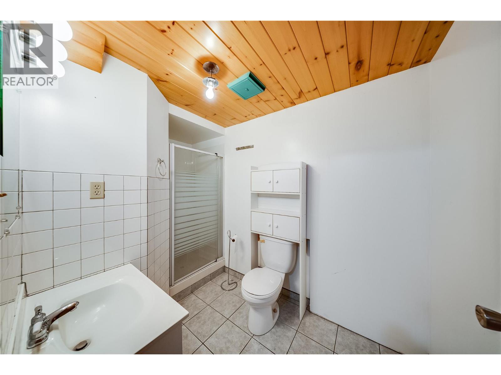 1762 First Street, Fruitvale, British Columbia  V0G 1L0 - Photo 24 - 10400194