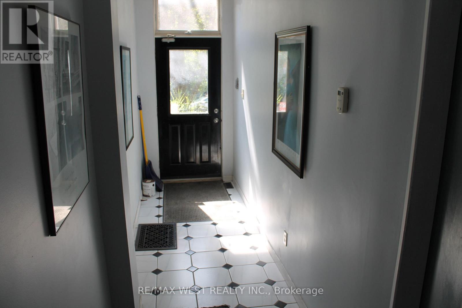 3rd Floor - 78 Wright Avenue, Toronto, Ontario  M6R 1L2 - Photo 3 - W13780450