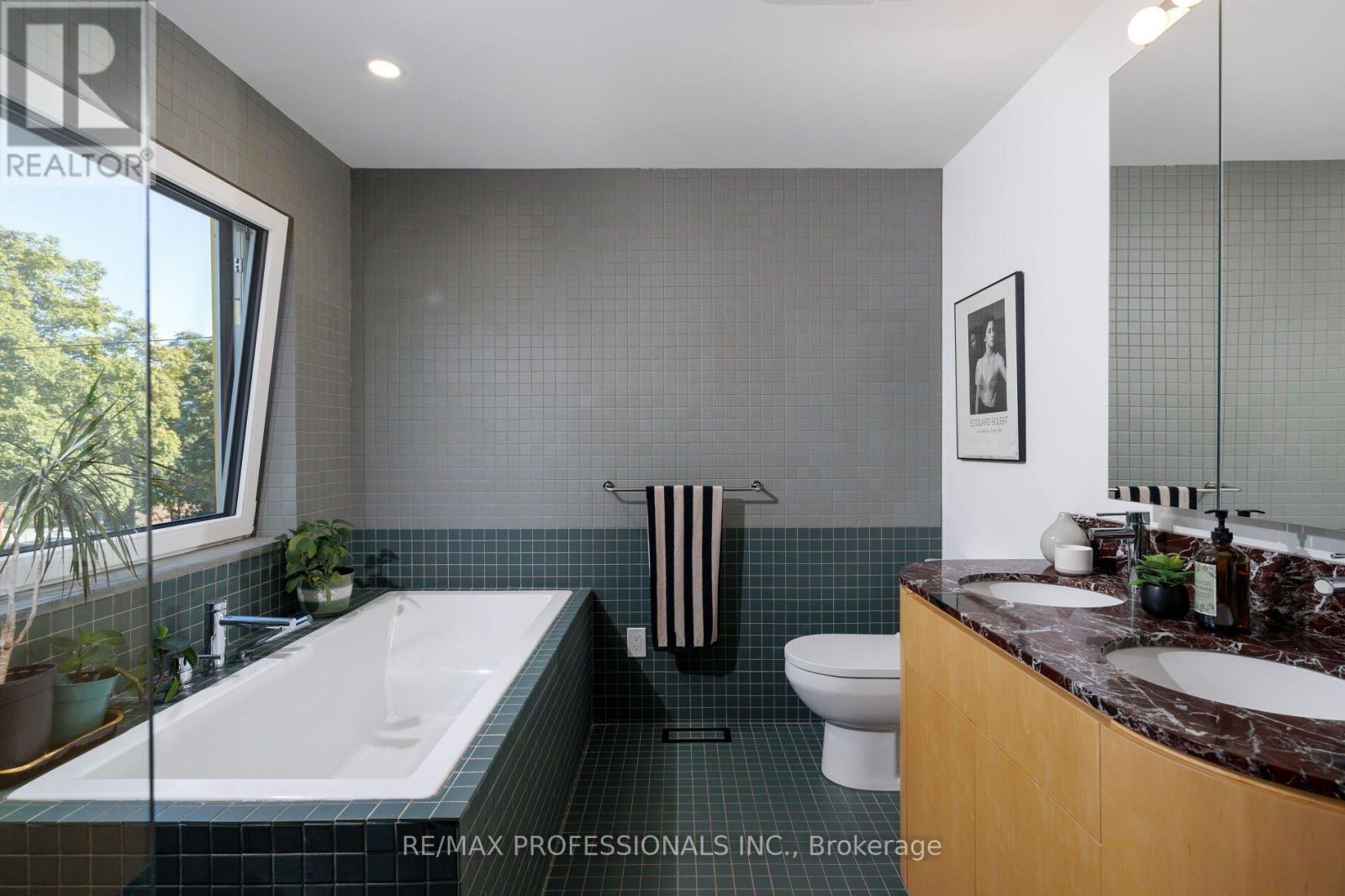 69 Sheridan Avenue, Toronto, Ontario  M6K 2G8 - Photo 25 - C13780784