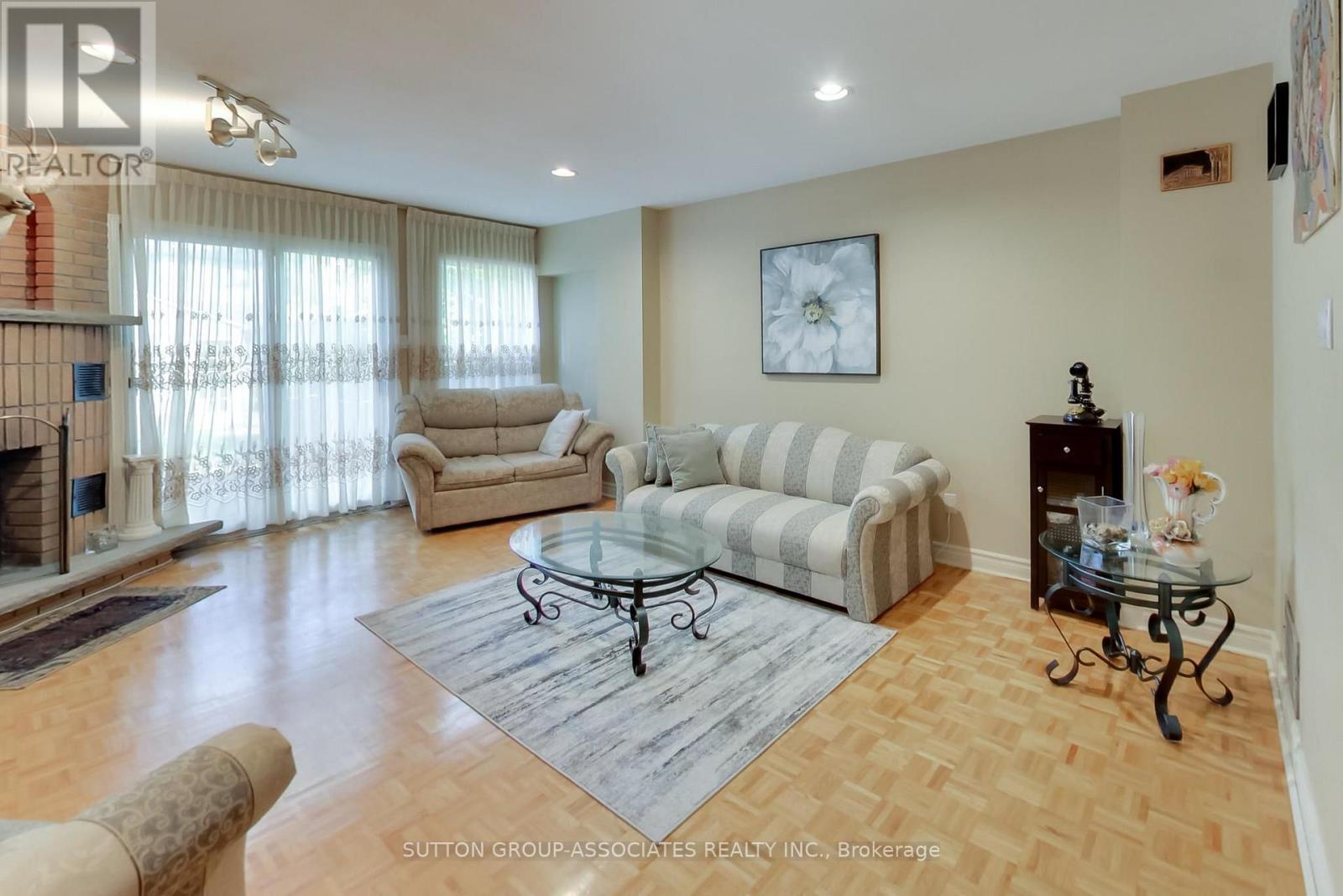 82 Helena Avenue, Toronto, Ontario  M6G 2H2 - Photo 13 - C13780896