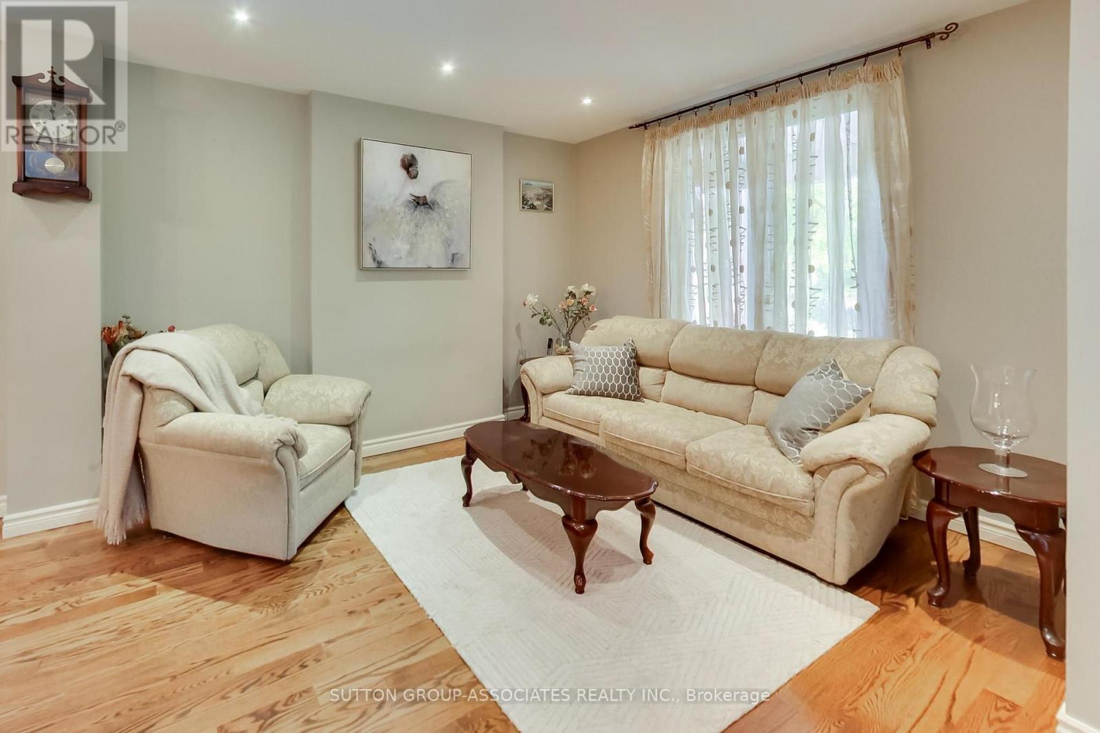 82 Helena Avenue, Toronto, Ontario  M6G 2H2 - Photo 3 - C13780896