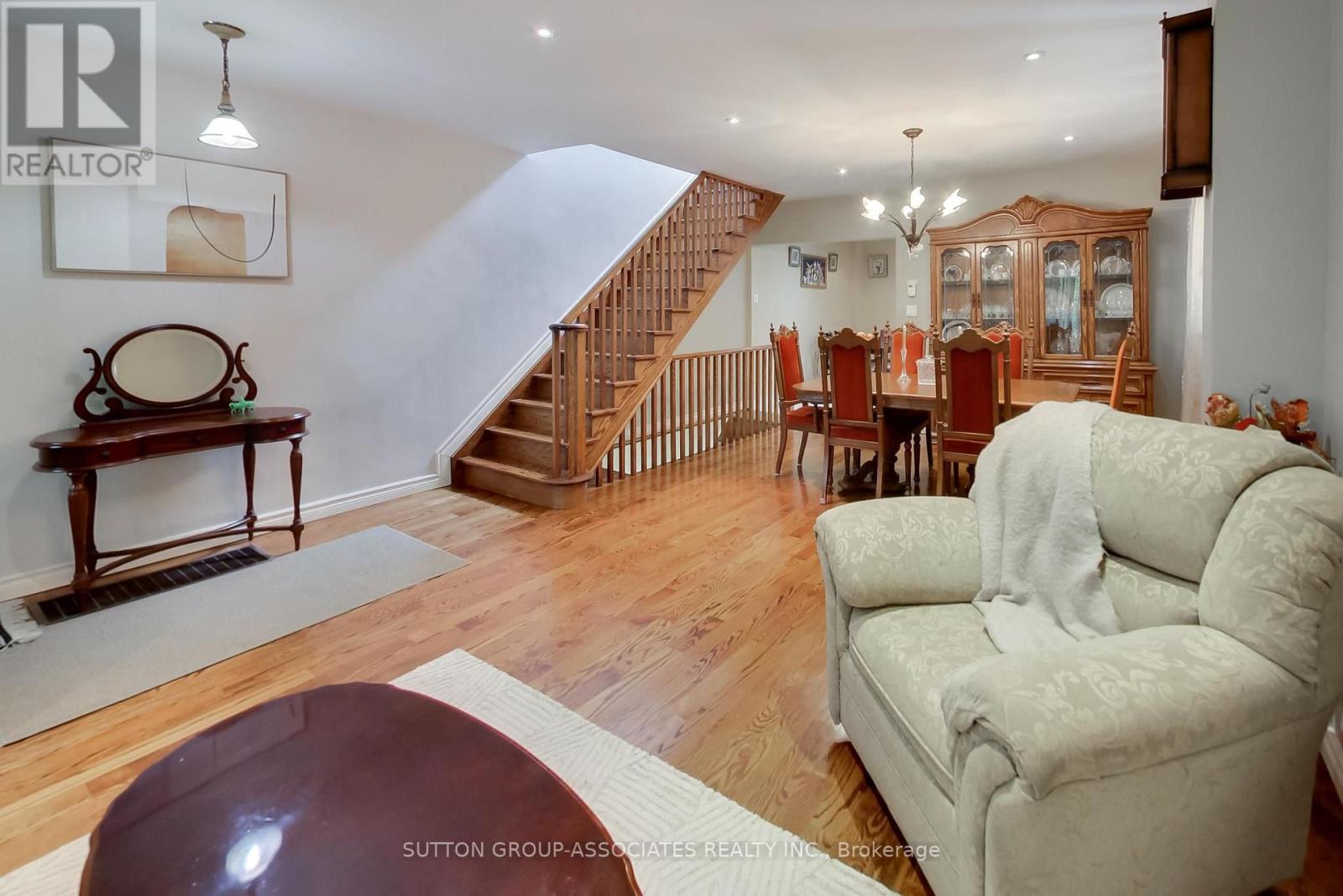 82 Helena Avenue, Toronto, Ontario  M6G 2H2 - Photo 5 - C13780896