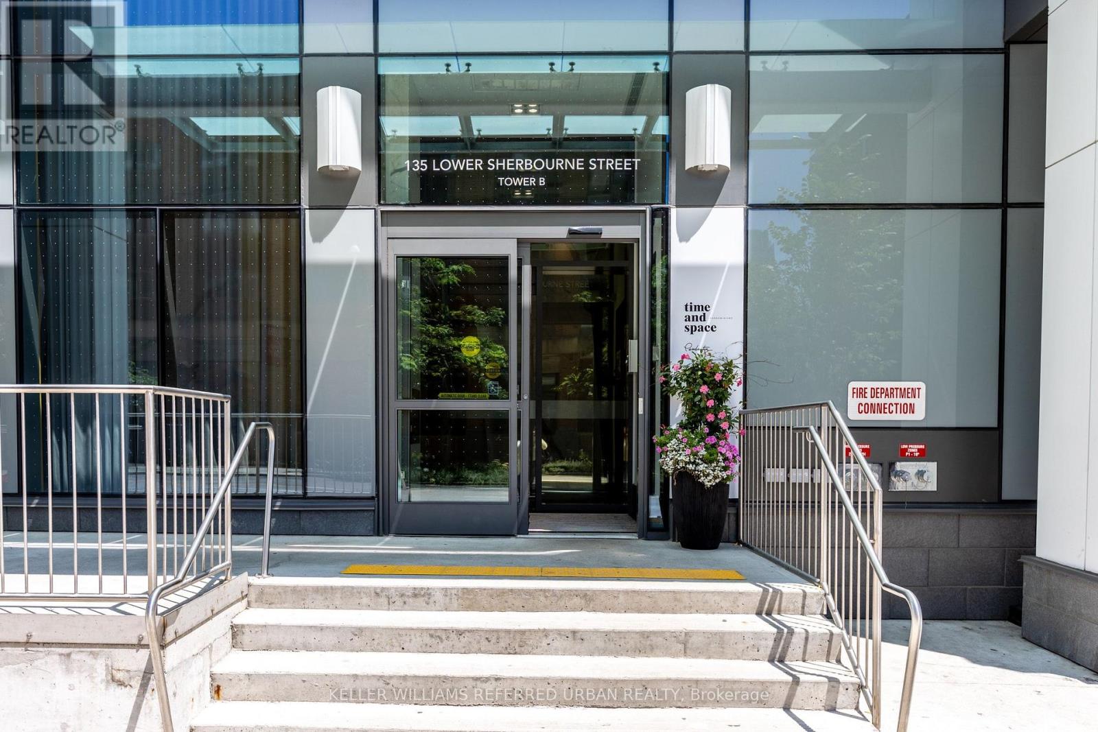 1635 - 135 Lower Sherbourne Street, Toronto, Ontario  M5A 1Y4 - Photo 2 - C13781028