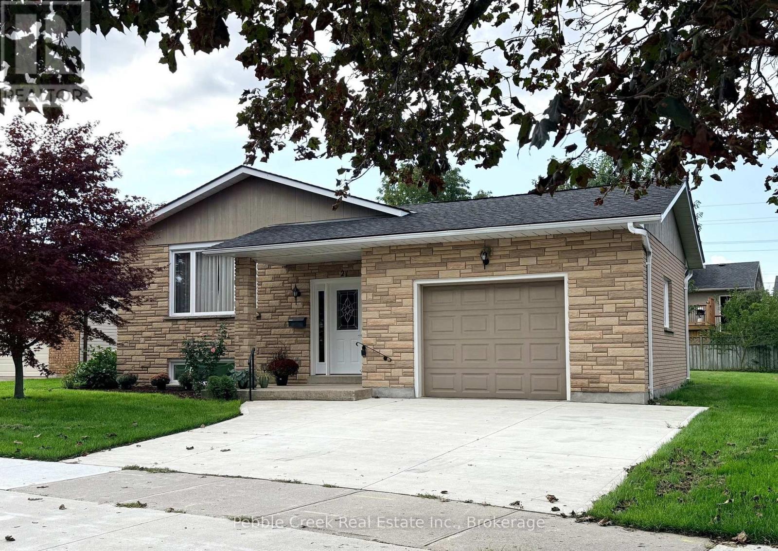 21 Suncoast Drive W, Goderich, Ontario  N7A 4H1 - Photo 2 - X13780812
