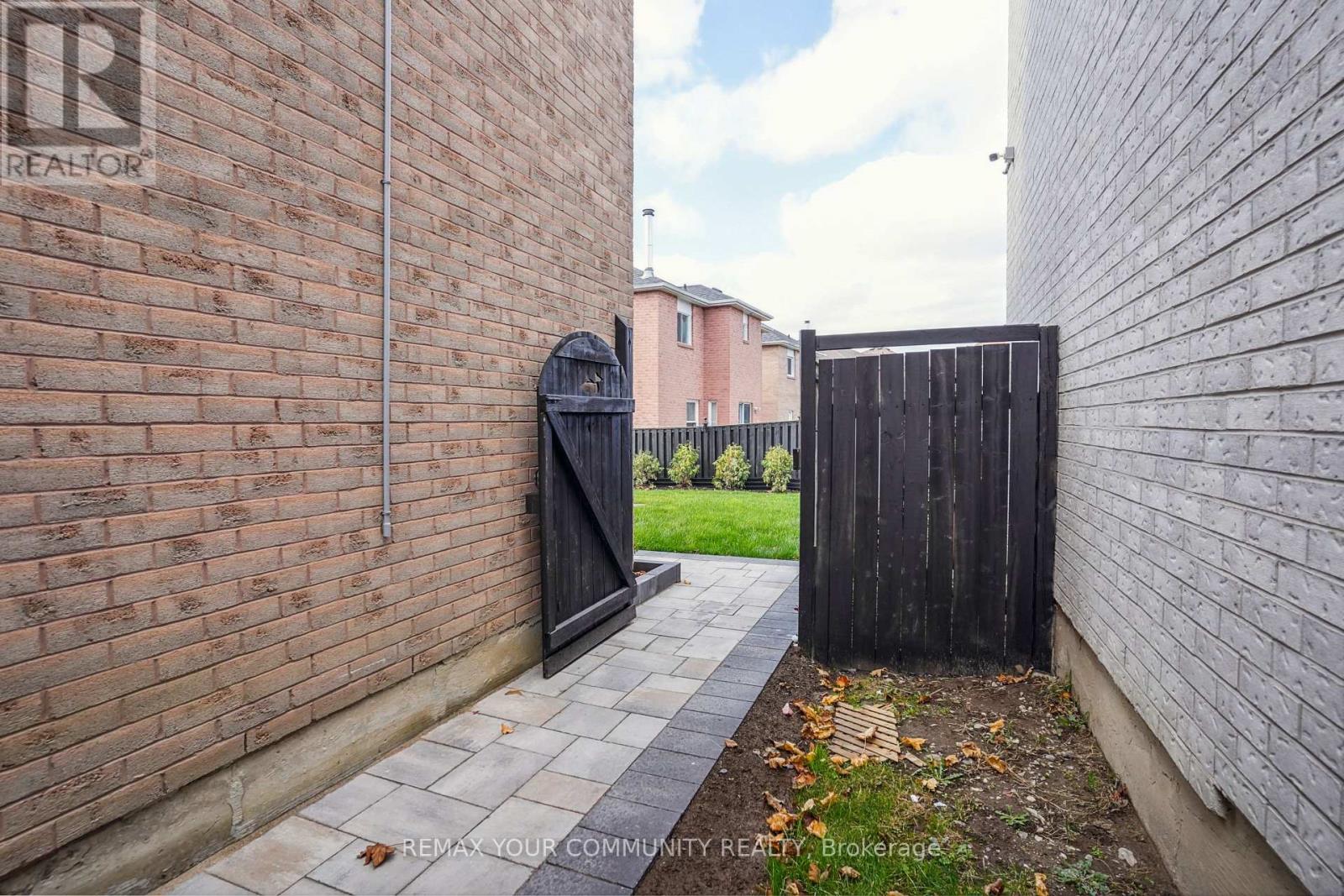 273 Delaney Drive, Ajax, Ontario  L1T 3S7 - Photo 44 - E13780822