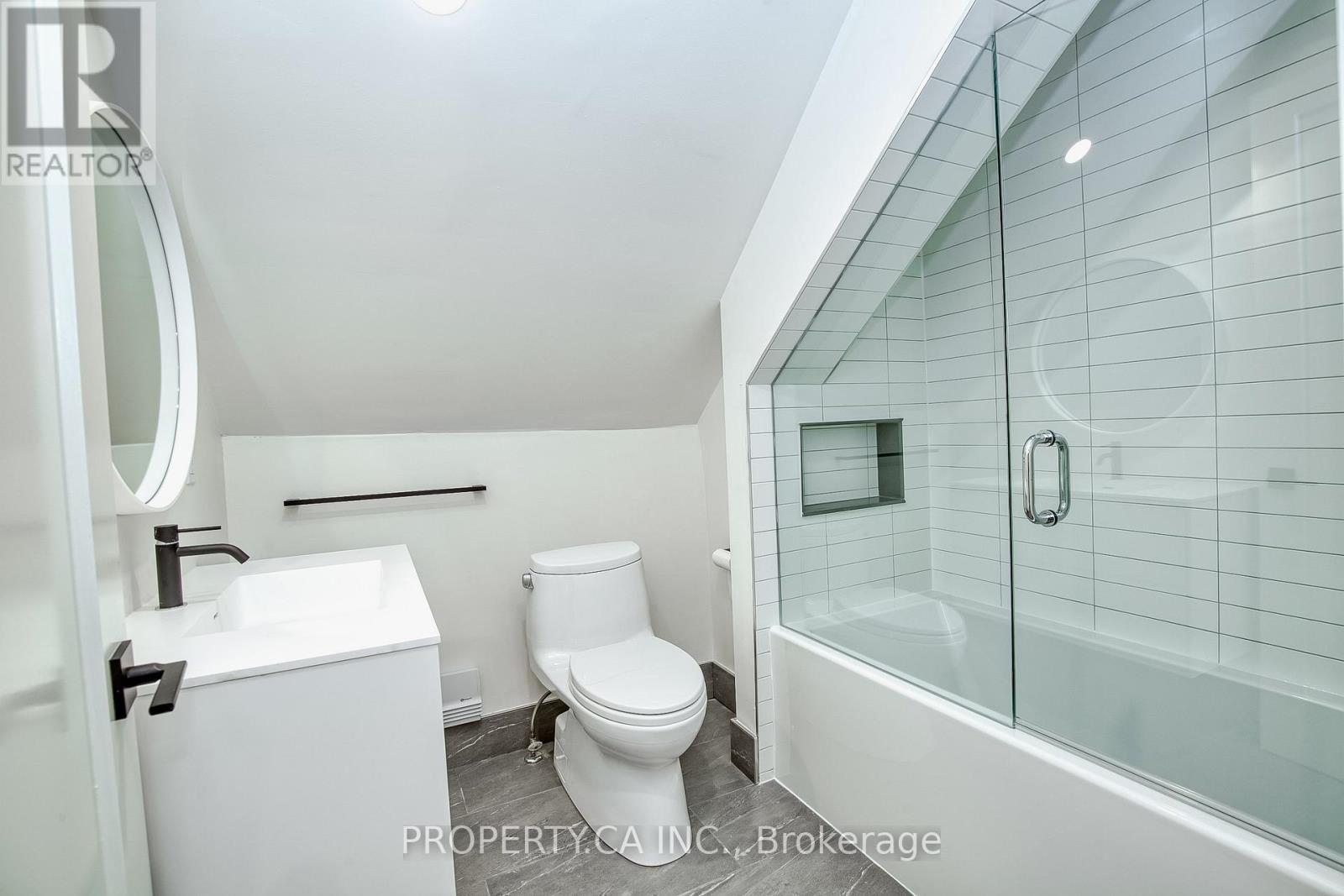 97 Lee Avenue, Toronto, Ontario  M4E 2P2 - Photo 11 - E13780830