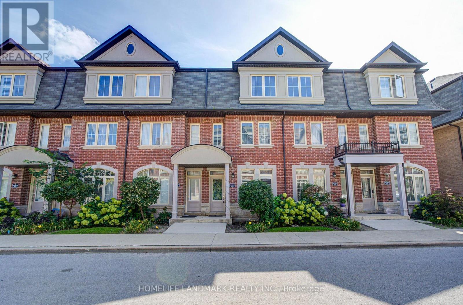 5 - 7 EATON PARK LANE, Toronto, Ontario