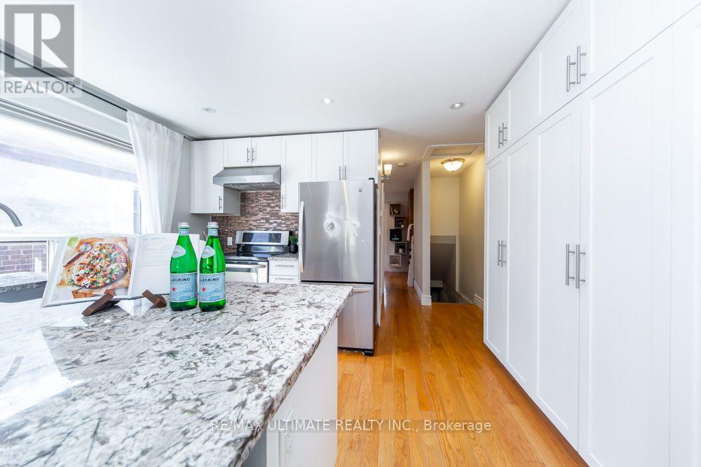 37 Gowan Avenue, Toronto, Ontario  M4K 2C8 - Photo 11 - E13780860