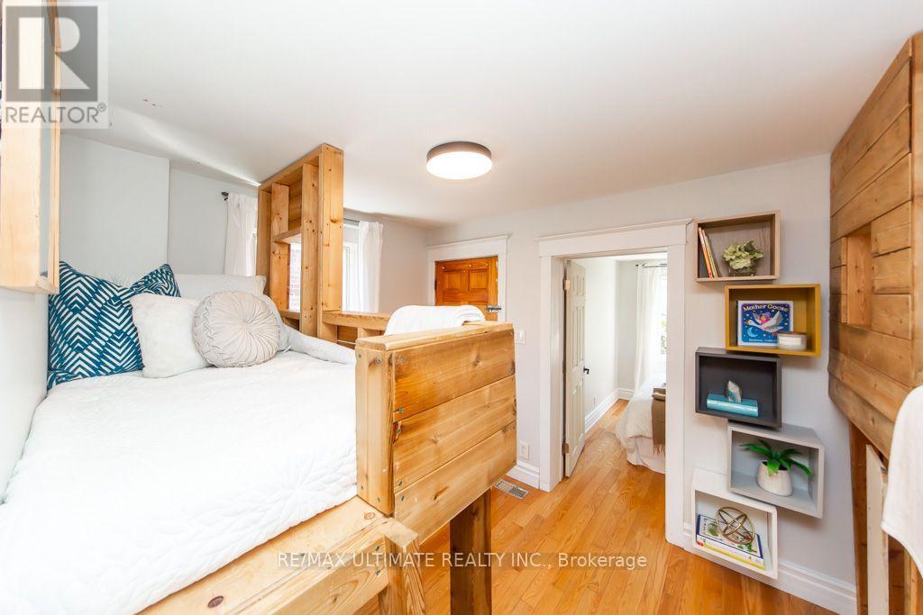 37 Gowan Avenue, Toronto, Ontario  M4K 2C8 - Photo 17 - E13780860