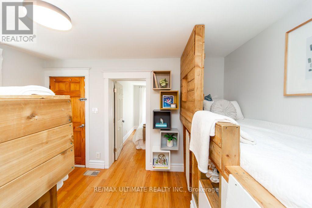 37 Gowan Avenue, Toronto, Ontario  M4K 2C8 - Photo 18 - E13780860