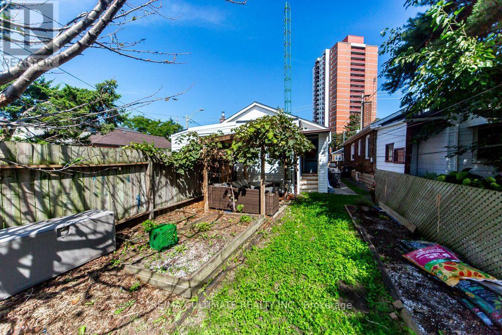 37 Gowan Avenue, Toronto, Ontario  M4K 2C8 - Photo 32 - E13780860