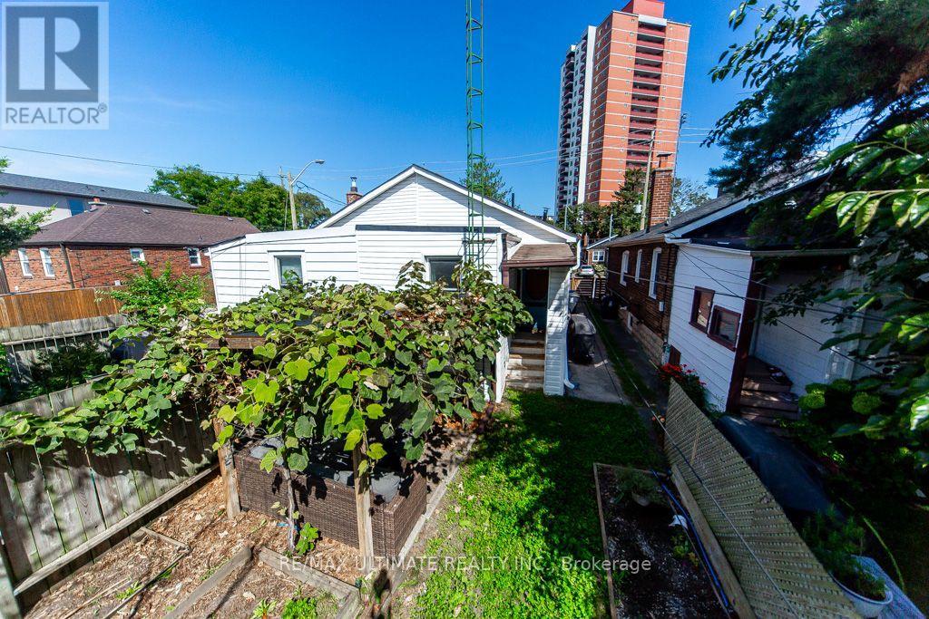 37 Gowan Avenue, Toronto, Ontario  M4K 2C8 - Photo 33 - E13780860