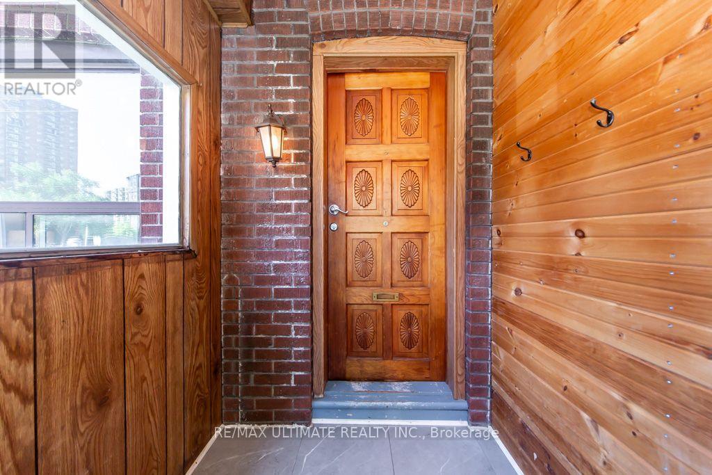 37 Gowan Avenue, Toronto, Ontario  M4K 2C8 - Photo 4 - E13780860