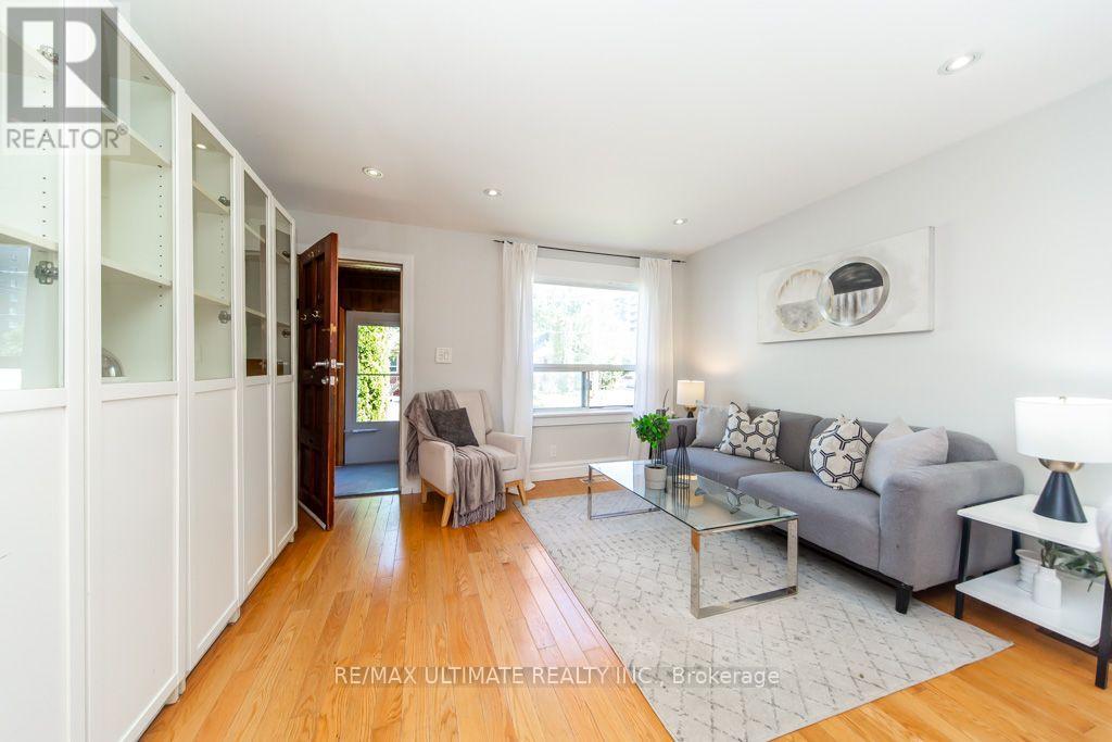 37 Gowan Avenue, Toronto, Ontario  M4K 2C8 - Photo 7 - E13780860