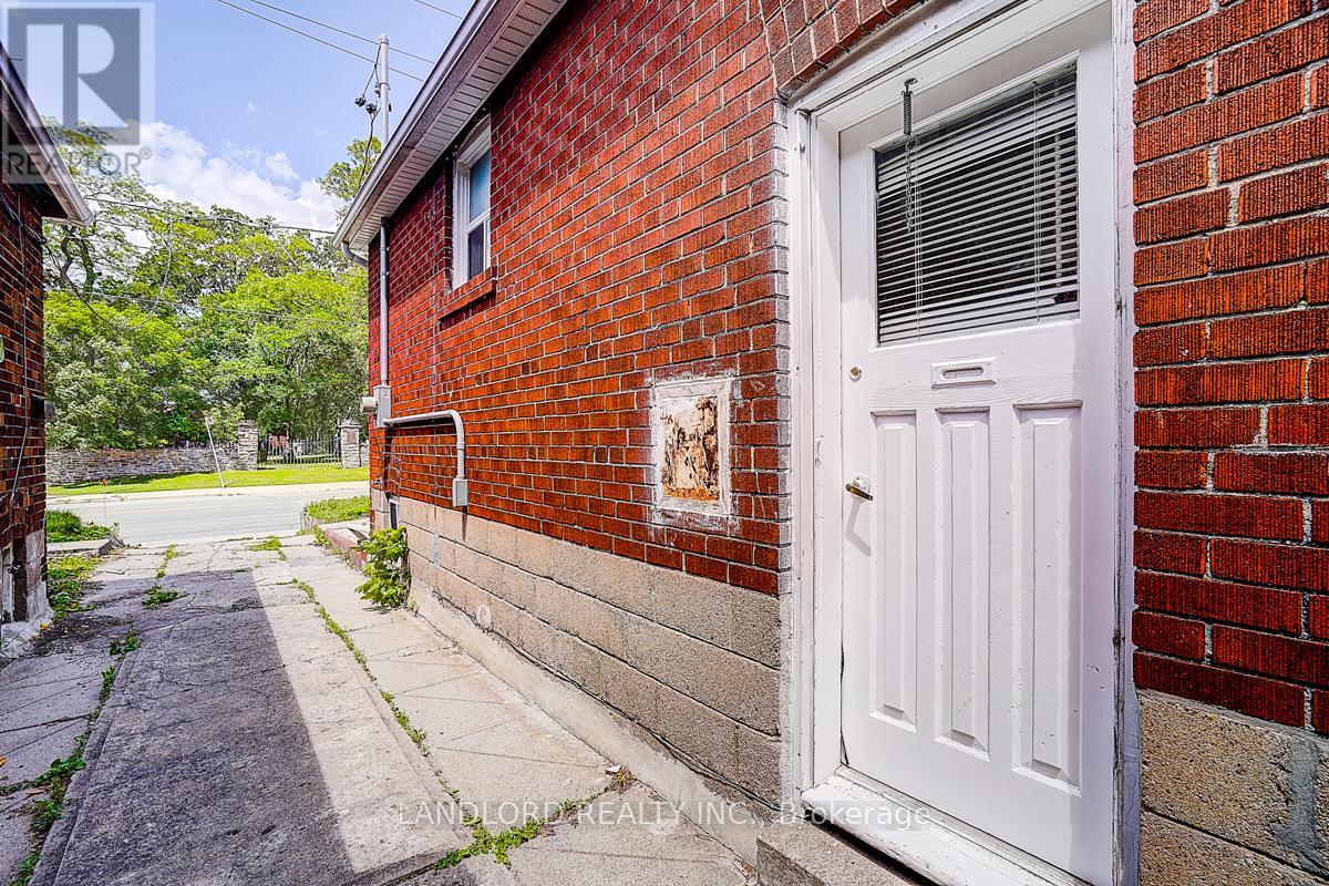Lower - 79 O'connor Drive, Toronto, Ontario  M4K 2K4 - Photo 8 - E13780878