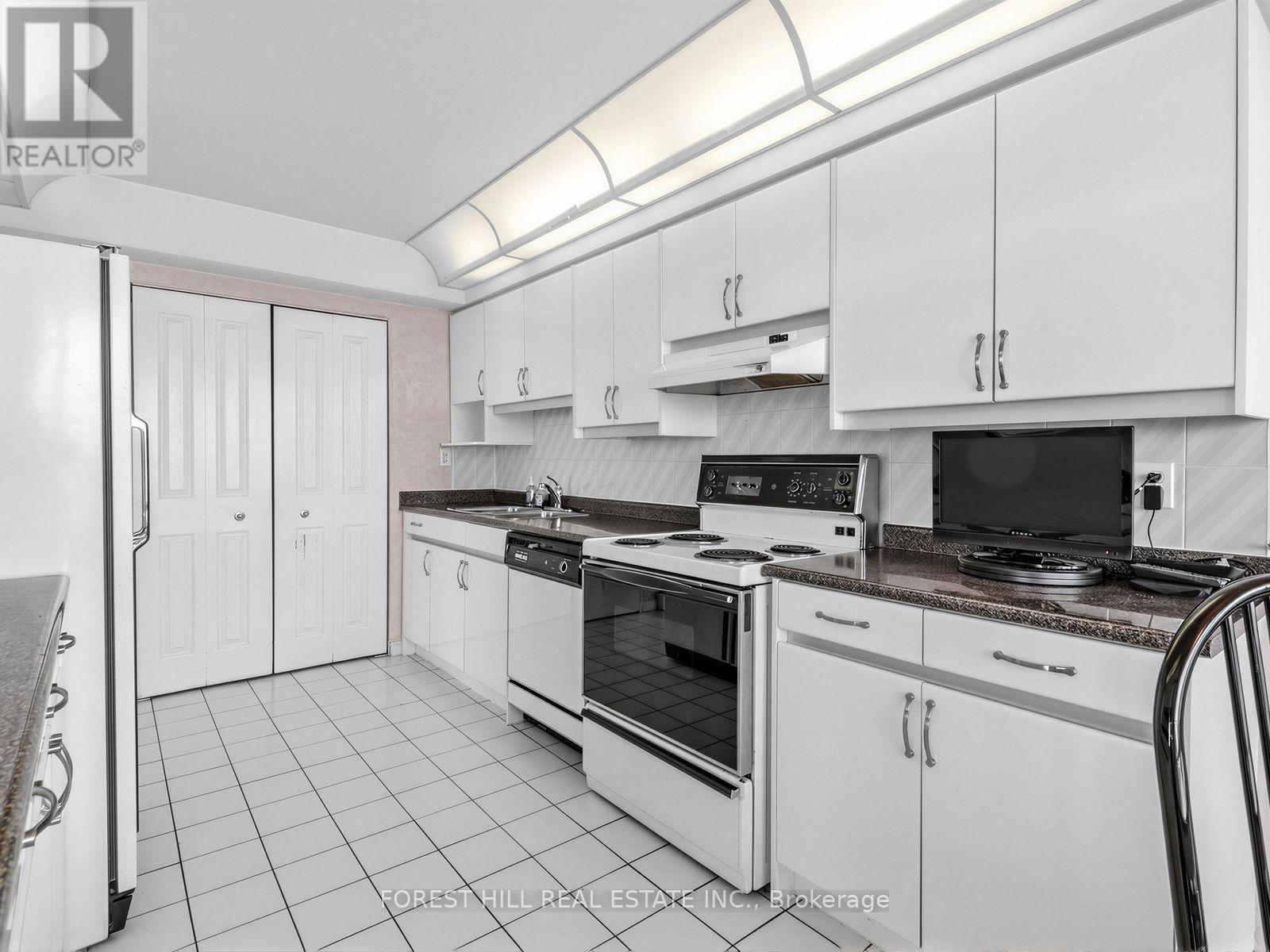 1110 - 120 Promenade Circle, Vaughan (Brownridge), Ontario  L4J 7W9 - Photo 10 - N13780718