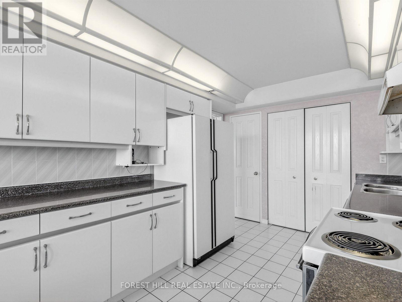 1110 - 120 Promenade Circle, Vaughan (Brownridge), Ontario  L4J 7W9 - Photo 11 - N13780718