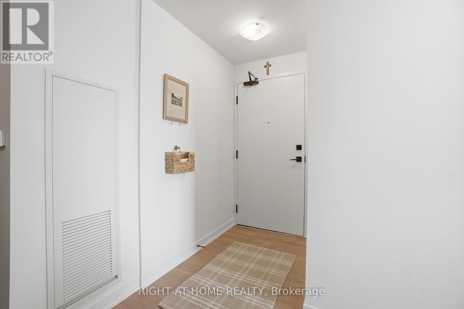 10 Abeja Street, Vaughan (Concord), Ontario  L4K 0R4 - Photo 2 - N13780846