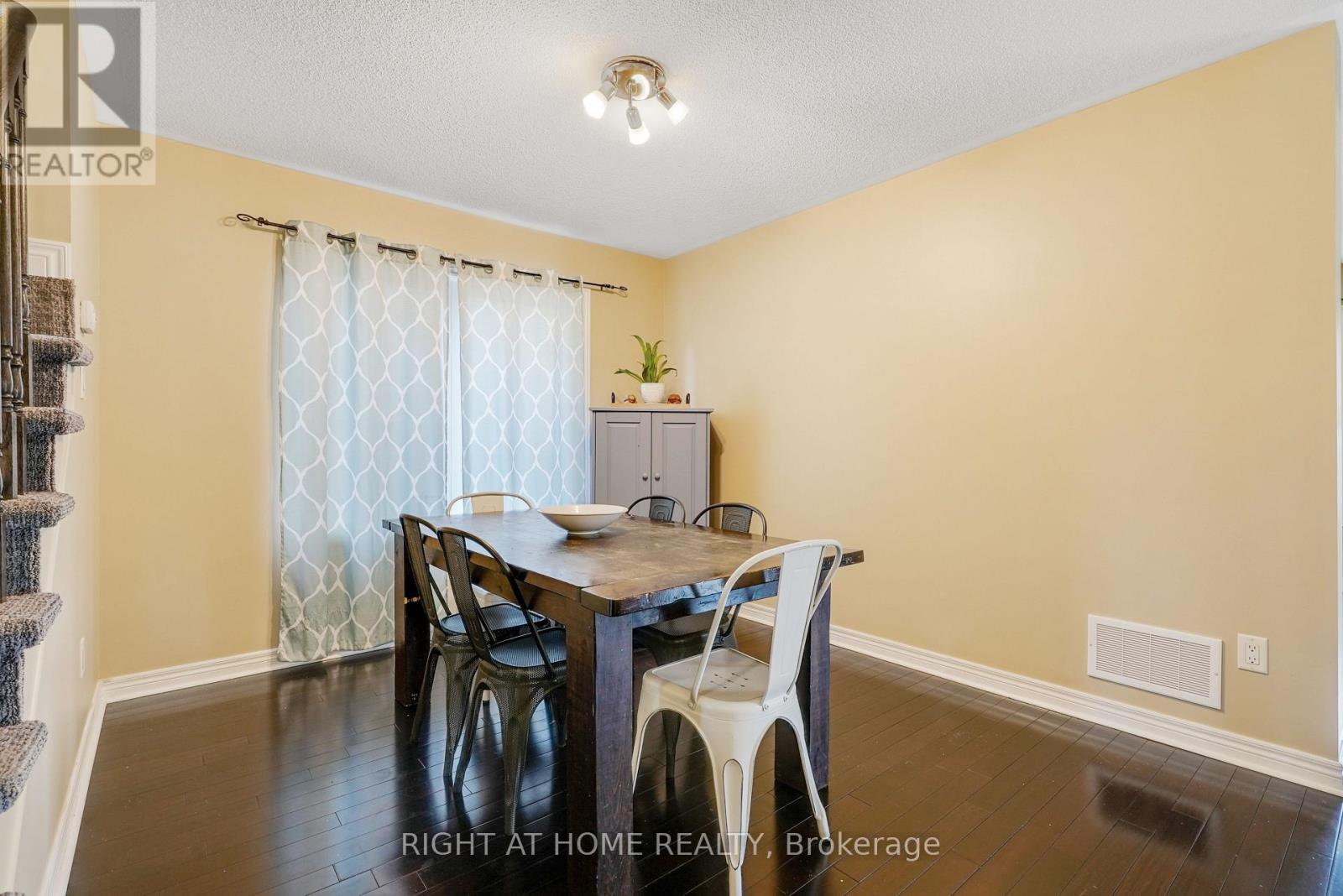 15 Sundragon Trail, Bradford West Gwillimbury, Ontario  L3Z 0H4 - Photo 4 - N13780994