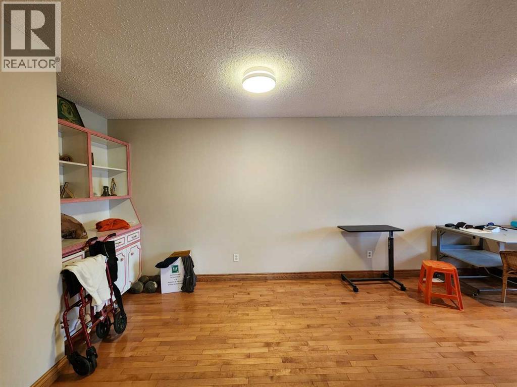 8329 Centre Street Nw, Calgary, Alberta  T3K 1J6 - Photo 9 - A2344588
