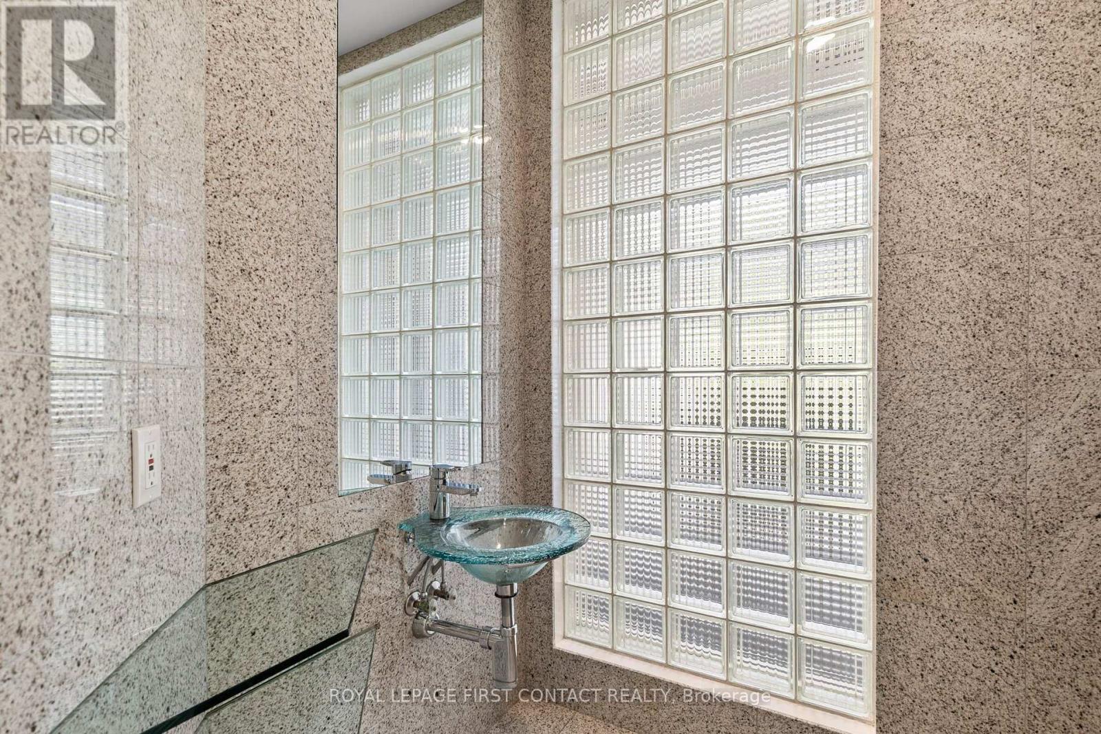 51 Kempenfelt Drive, Barrie, Ontario  L4M 1B8 - Photo 21 - S13781022