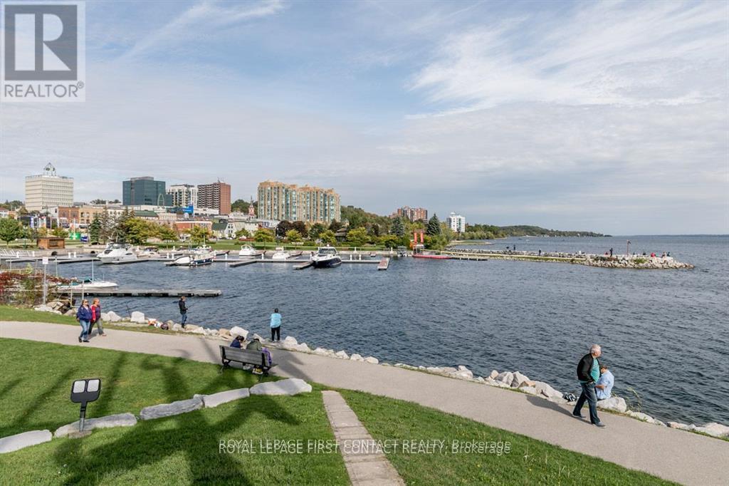 51 Kempenfelt Drive, Barrie, Ontario  L4M 1B8 - Photo 44 - S13781022
