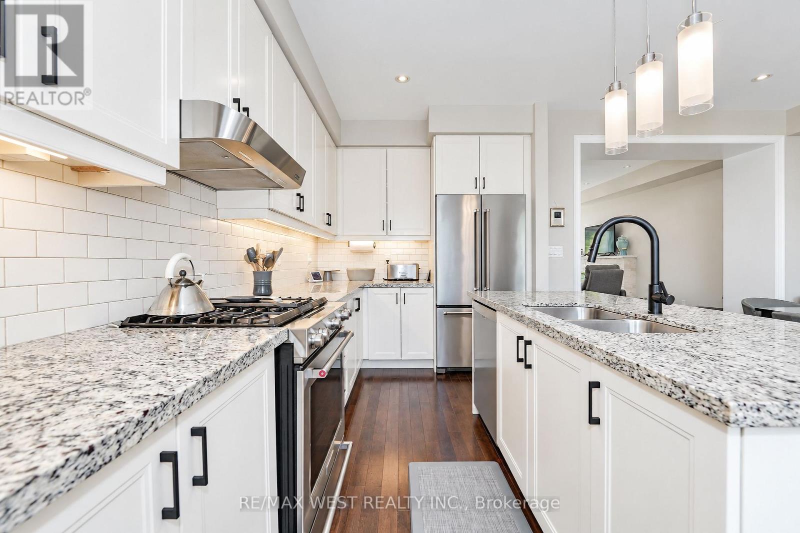 47 Pony Farm Drive, Toronto, Ontario  M9R 0B3 - Photo 4 - W13780946