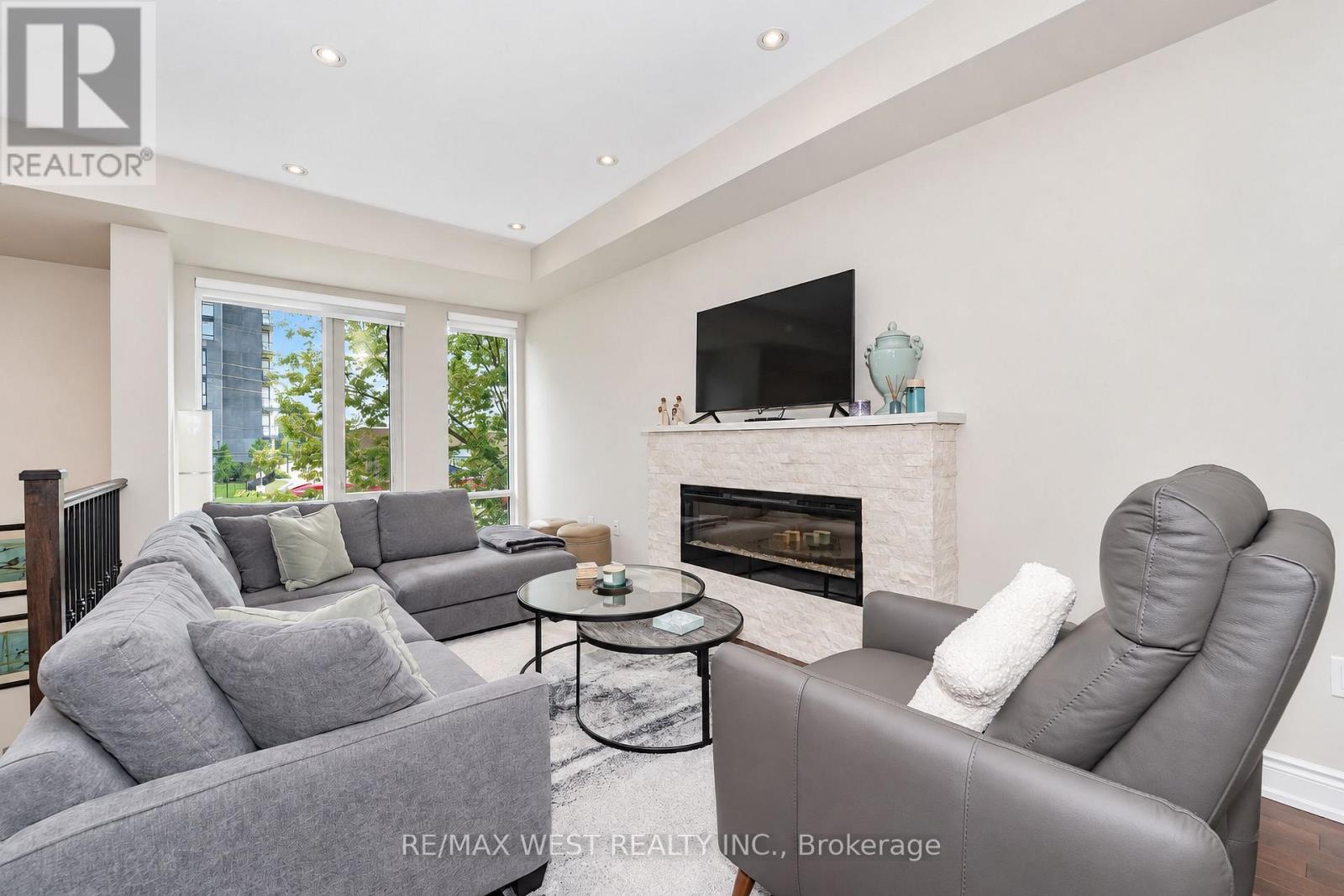 47 Pony Farm Drive, Toronto, Ontario  M9R 0B3 - Photo 6 - W13780946