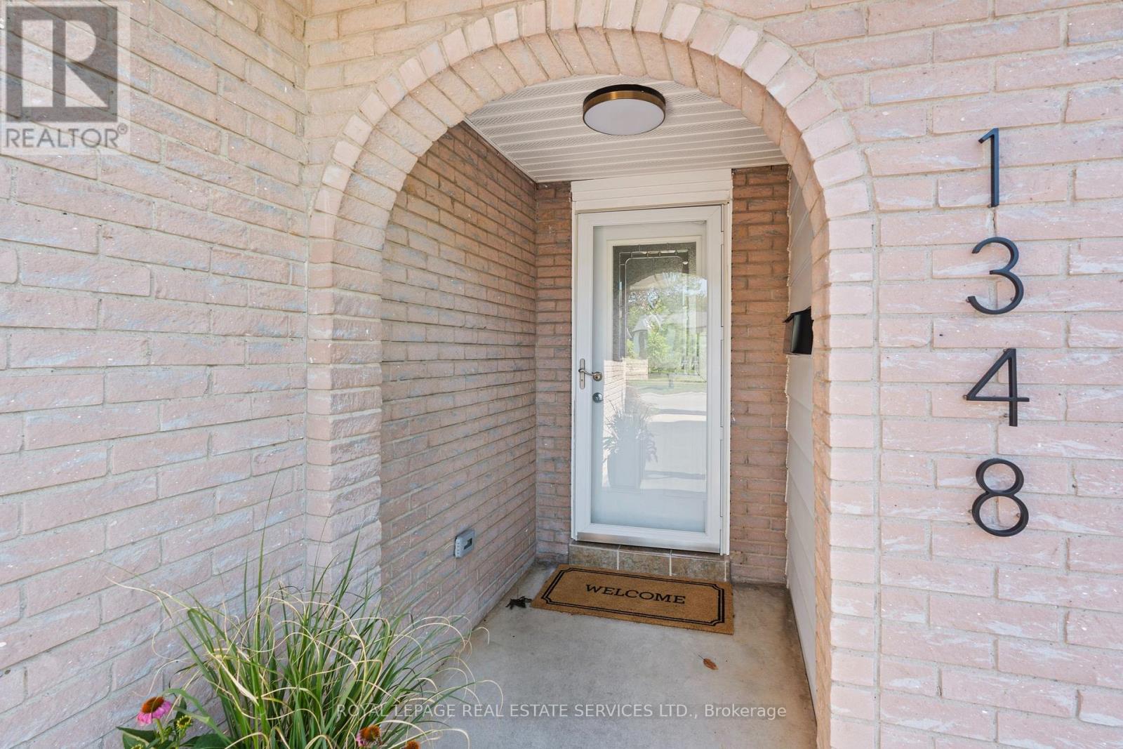 1348 Janina Boulevard, Burlington, Ontario  L7P 1K6 - Photo 4 - W13780982