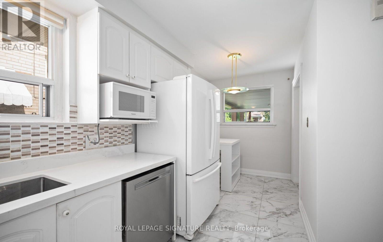 14 Dixington Crescent, Toronto, Ontario  M9P 2M1 - Photo 10 - W13781016