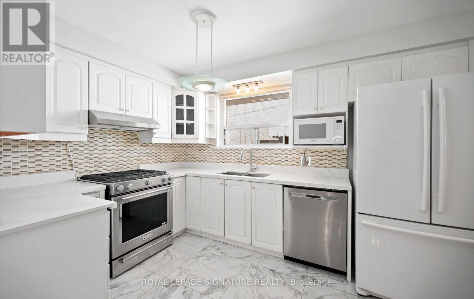 14 Dixington Crescent, Toronto, Ontario  M9P 2M1 - Photo 12 - W13781016