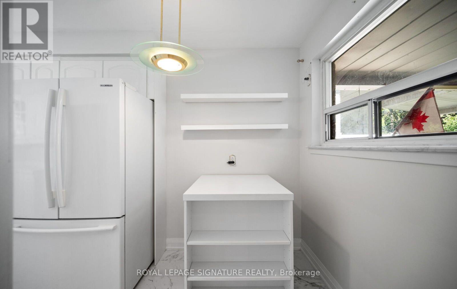 14 Dixington Crescent, Toronto, Ontario  M9P 2M1 - Photo 13 - W13781016