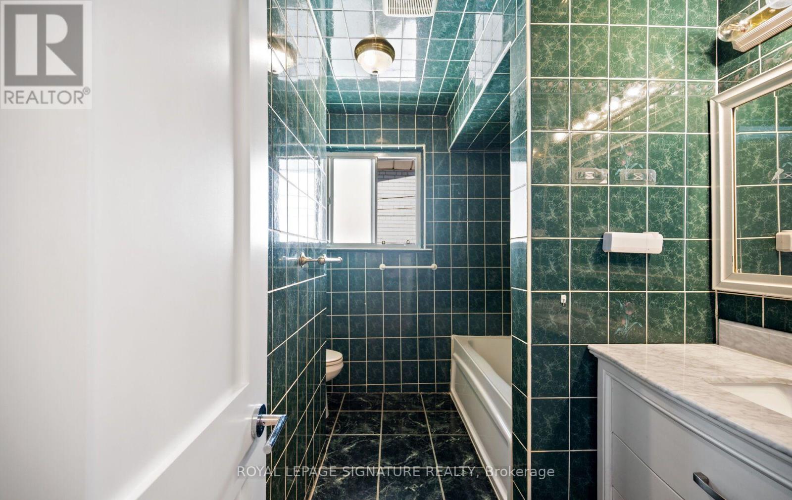 14 Dixington Crescent, Toronto, Ontario  M9P 2M1 - Photo 18 - W13781016