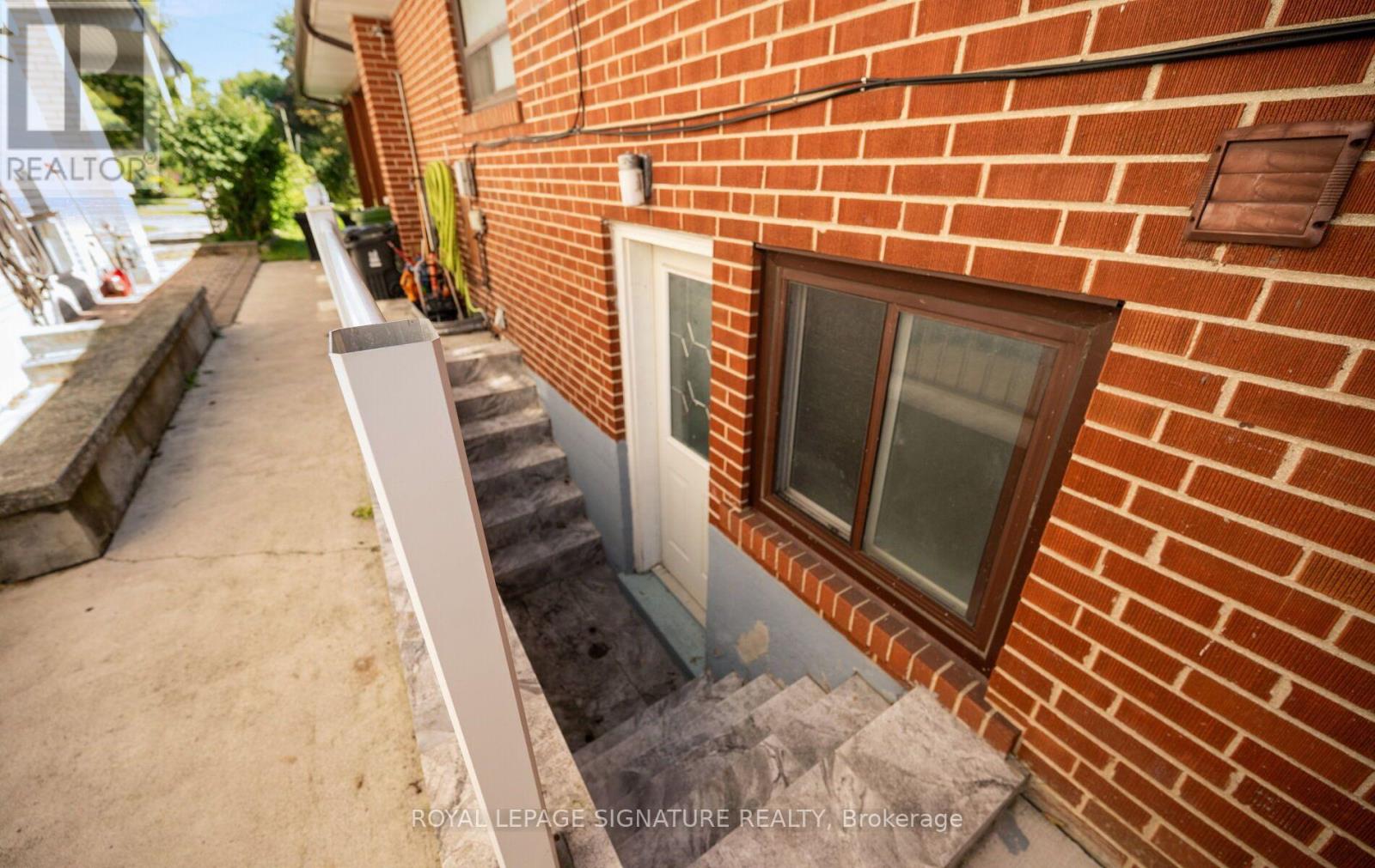 14 Dixington Crescent, Toronto, Ontario  M9P 2M1 - Photo 29 - W13781016