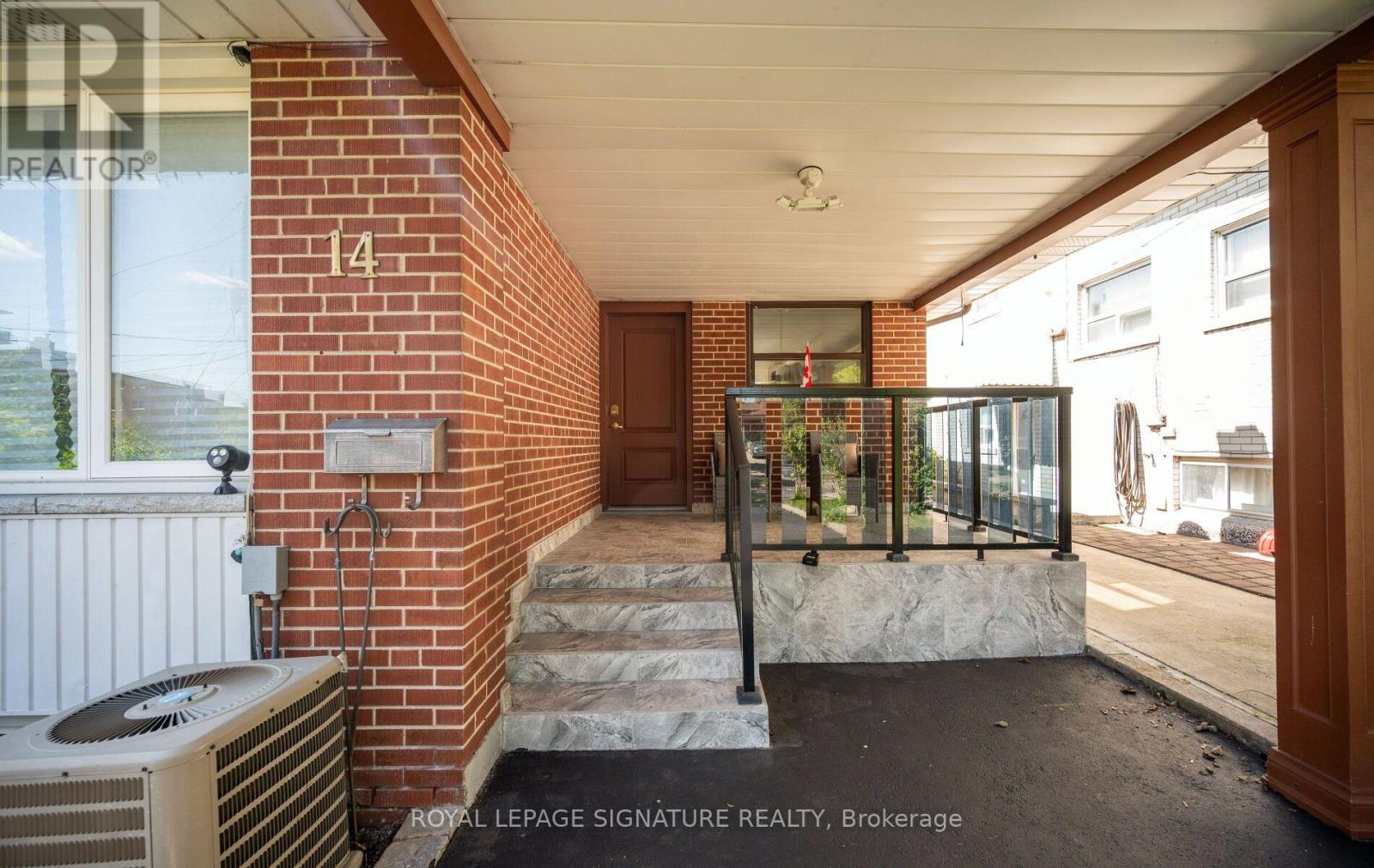 14 Dixington Crescent, Toronto, Ontario  M9P 2M1 - Photo 4 - W13781016