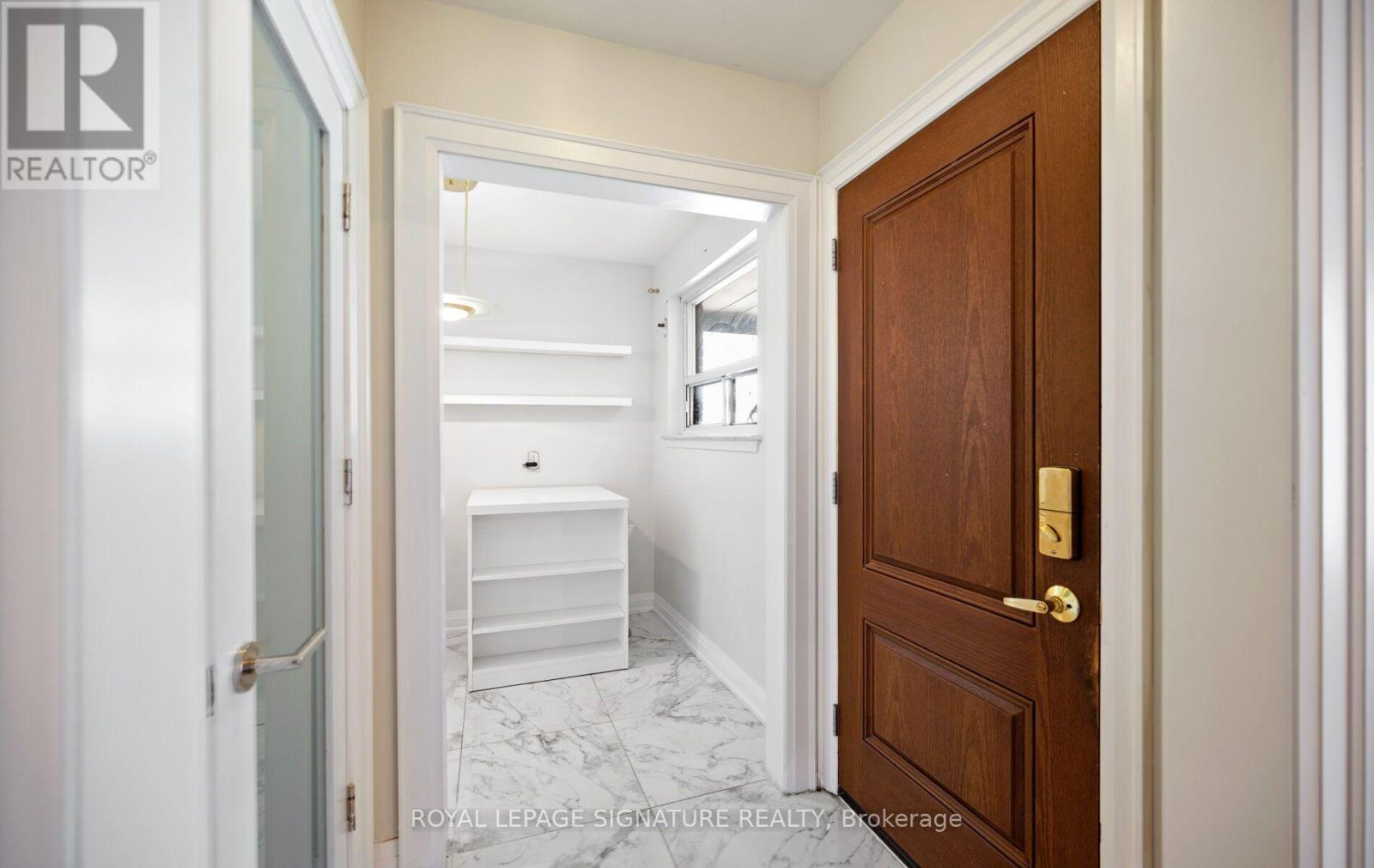 14 Dixington Crescent, Toronto, Ontario  M9P 2M1 - Photo 5 - W13781016