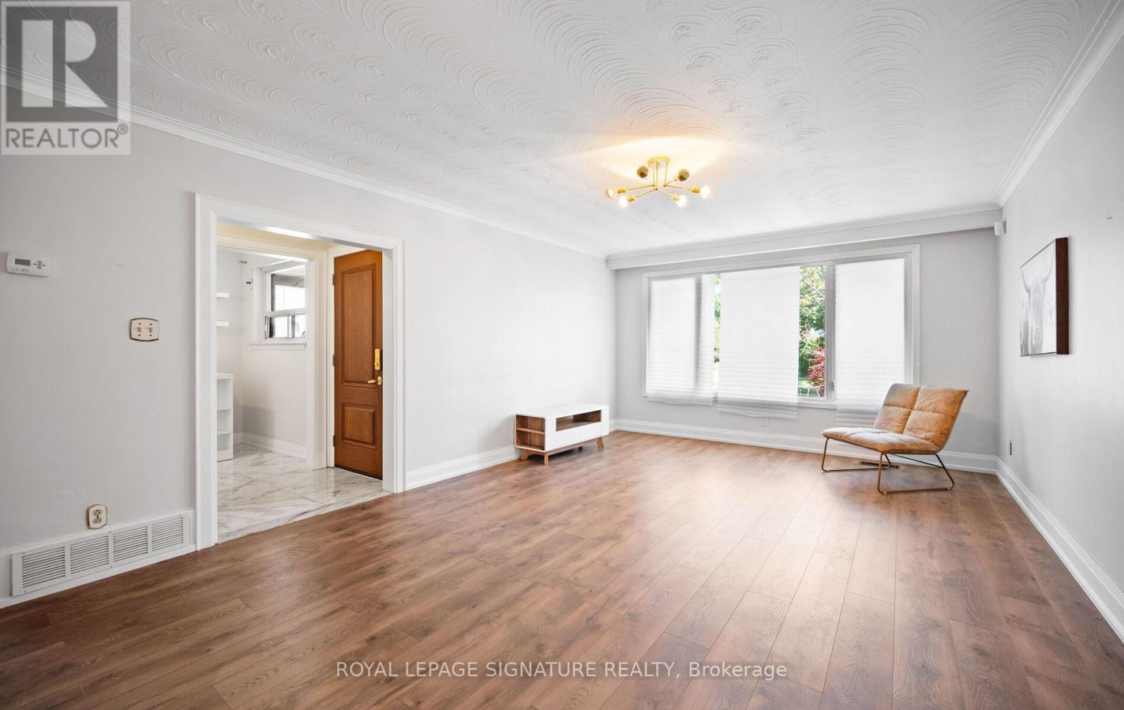14 Dixington Crescent, Toronto, Ontario  M9P 2M1 - Photo 6 - W13781016
