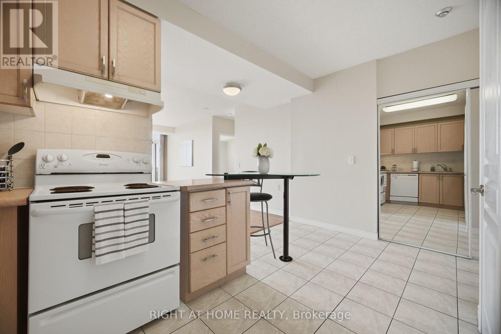 1106 - 200 Burnhamthorpe Road E, Mississauga, Ontario  L5A 4L4 - Photo 10 - W13781024