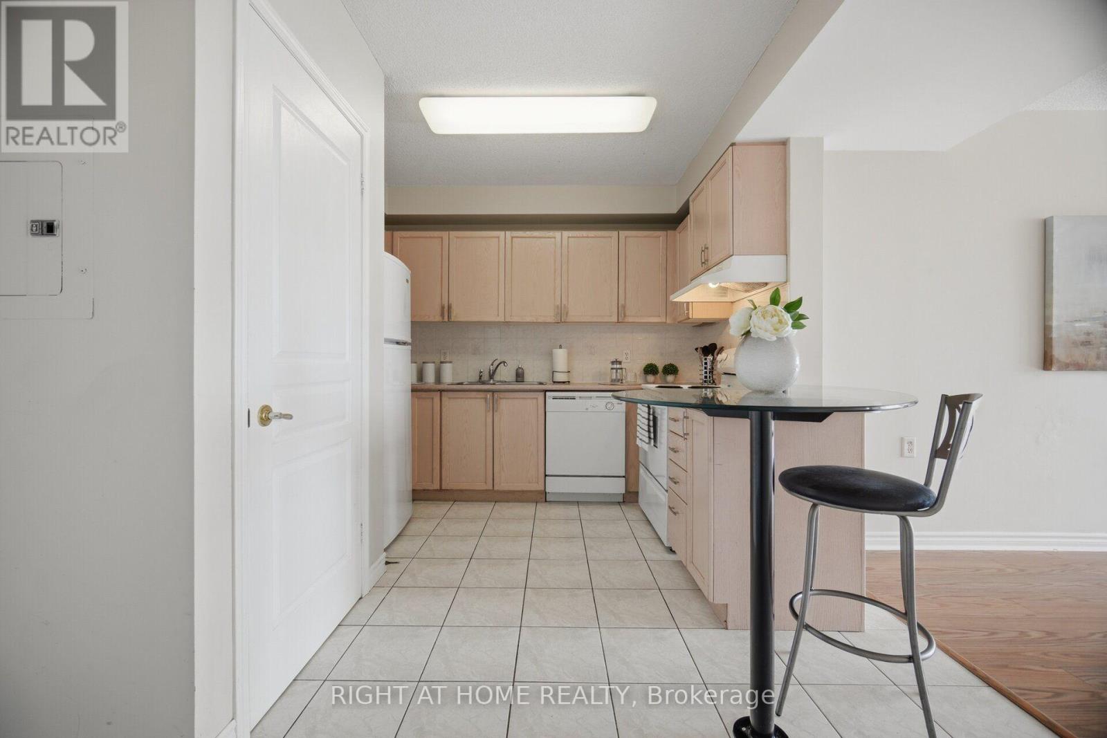 1106 - 200 Burnhamthorpe Road E, Mississauga, Ontario  L5A 4L4 - Photo 8 - W13781024